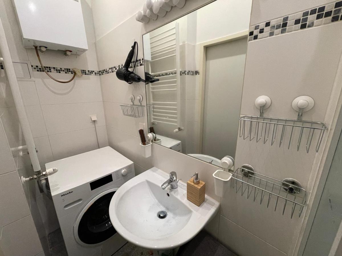 Апартаменты Central Sunny Flat With Free Parking Вена Экстерьер фото